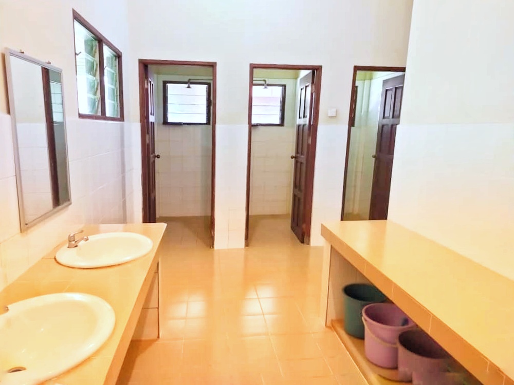 HOSTEL-TOILET-2
